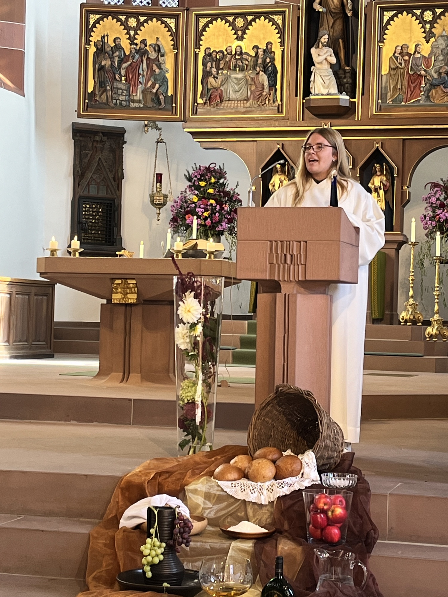 Karolin Proksch, neue Pastoralassistentin im Pastoralen Raum Hammelburg Karolin Proksch, neue Pastoralassistentin im Pastoralen Raum Hammelburg