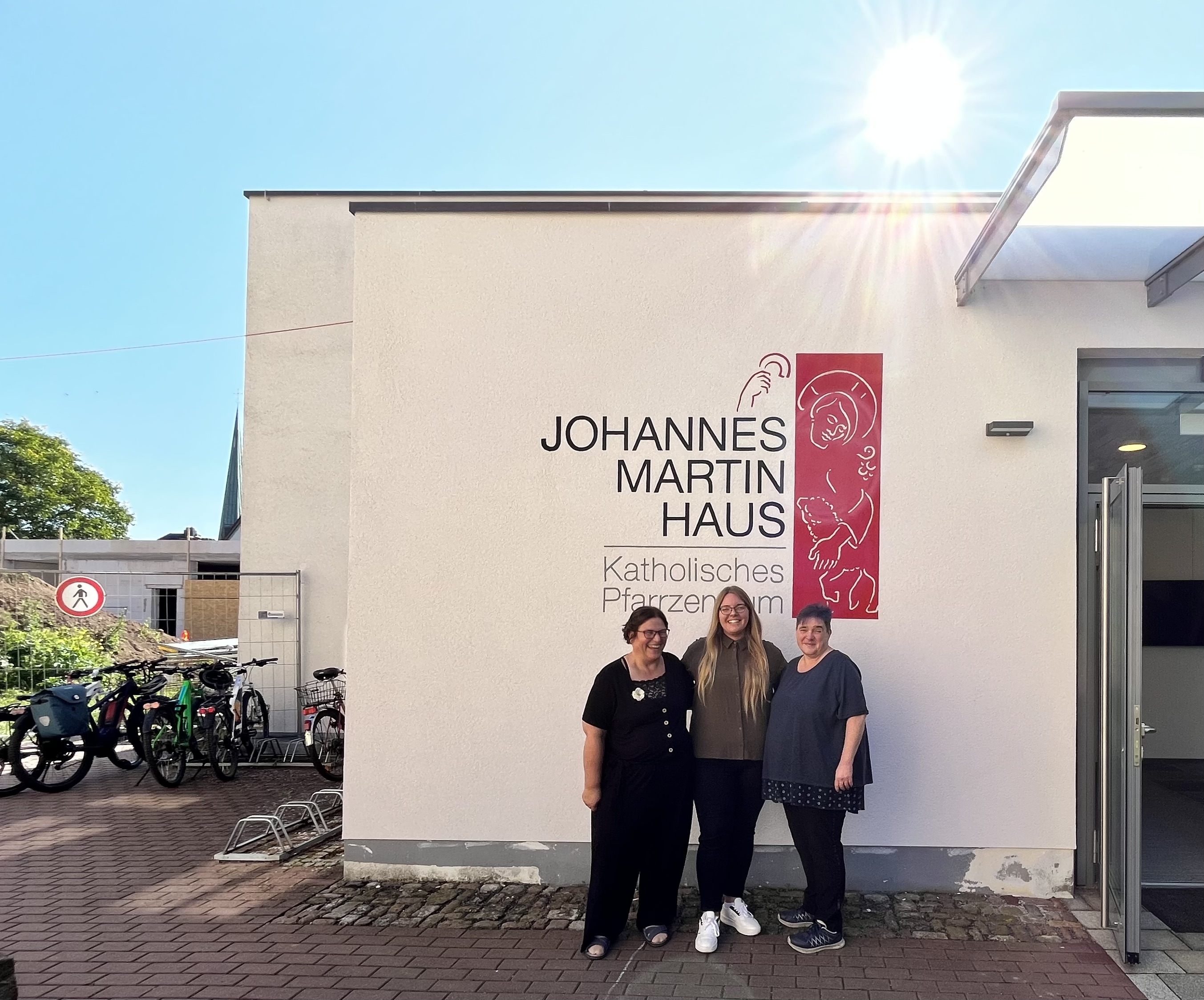Karolin mit Ihren Kommunion- und Firmmüttern Karolin mit Ihren Kommunion- und Firmmüttern