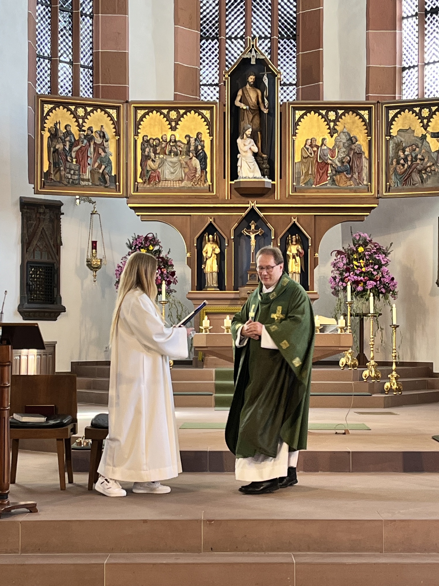 Herzlich Willkommen Karolin im Pastoralen Raum Hammelburg, sagt Pfarrer Thomas Eschenbacher  Herzlich Willkommen Karolin im Pastoralen Raum Hammelburg, sagt Pfarrer Thomas Eschenbacher