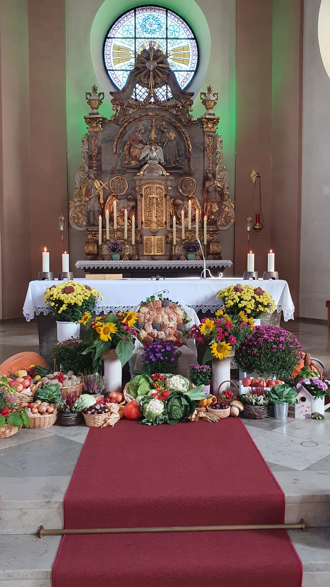 Erntedankaltar des Obst- und Gartenbauvereins Kahl Erntedankaltar des Obst- und Gartenbauvereins Kahl