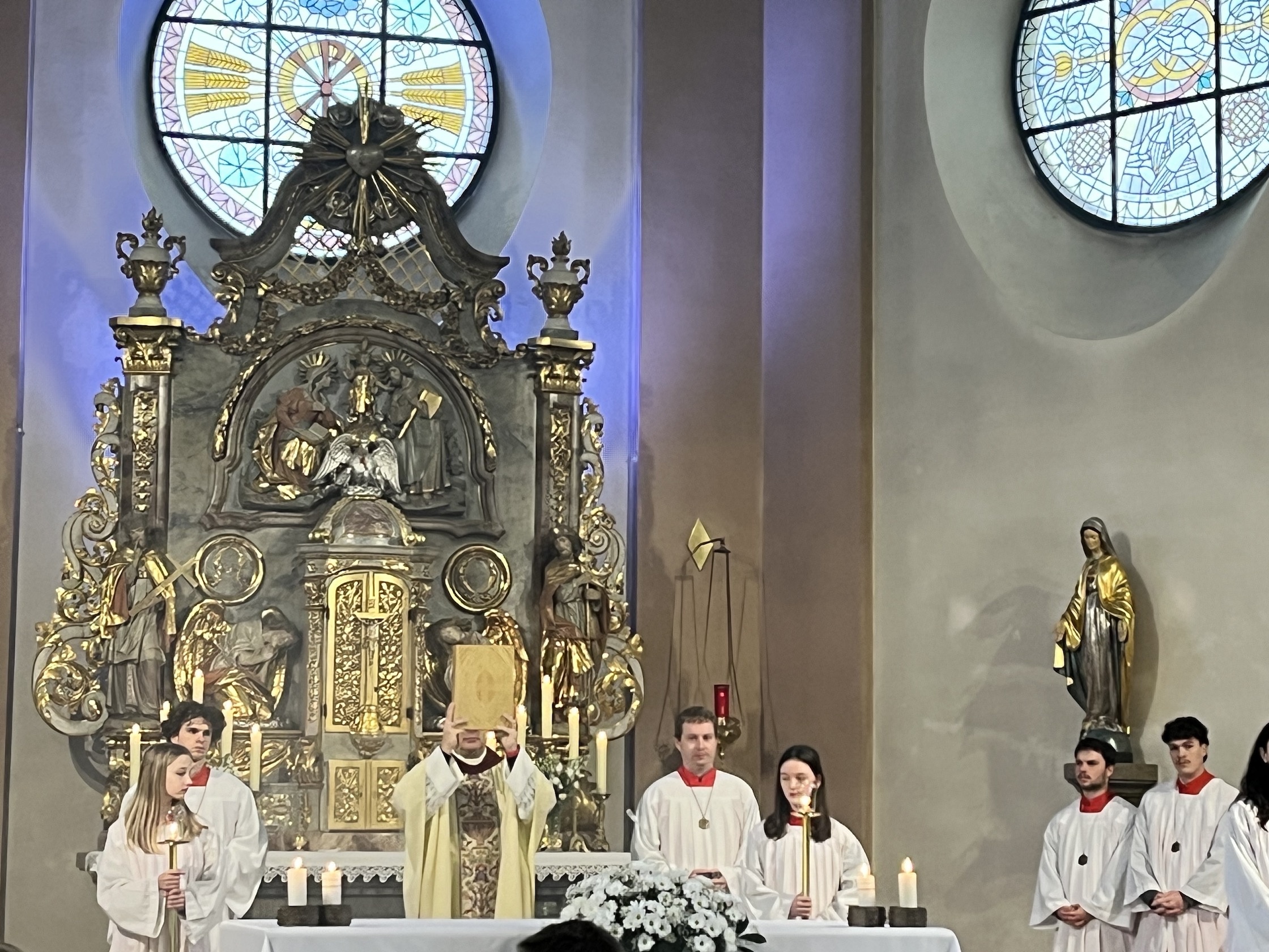 Ministranteneinführung und -ehrung Ministranteneinführung und -ehrung