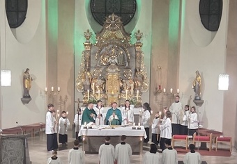 Festgottesdienst mit Segnung der instandgesetzten Orgel durch Weihbischof Paul Reder
