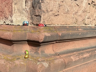 Ostereiersuche rund um die Pfarrkirche