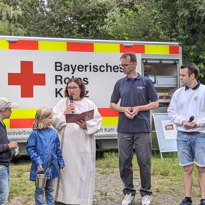 Fahrzeugweihe bei der BRK-Bereitschaft Kahl