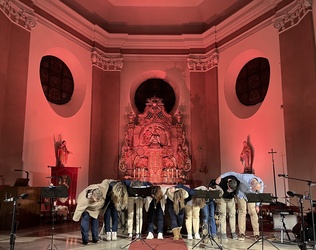 Nacht der Hoffnung mit den Gospel-Chören Praices und Plenty Good Room in der illuminierten Pfarrkirche St. Margareta Kahl Nacht der Hoffnung mit den Gospel-Chören Praices und Plenty Good Room in der illuminierten Pfarrkirche St. Margareta Kahl