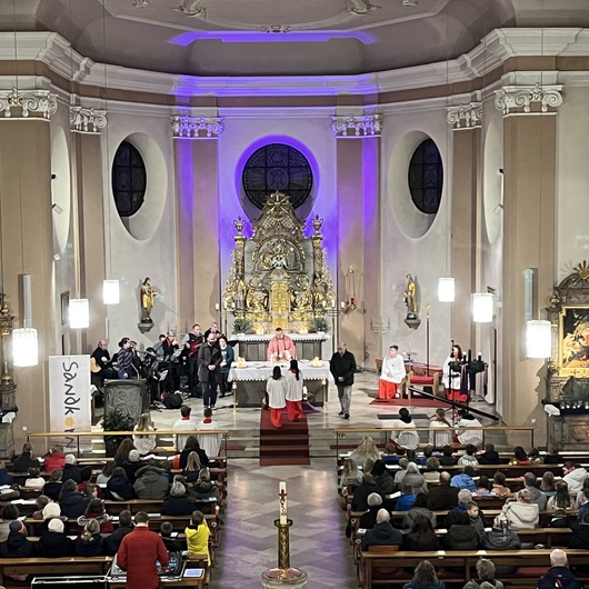 Familiengottesdienst am 3. Advent - vielfältige liturgische Dienste waren aktiv