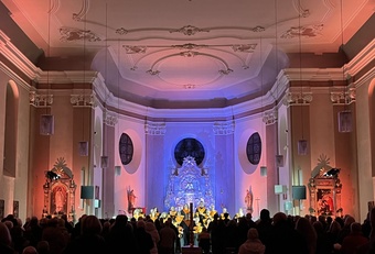 Nacht der Hoffnung mit den Gospel-Chören Praices und Plenty Good Room in der illuminierten Pfarrkirche St. Margareta Kahl Nacht der Hoffnung mit den Gospel-Chören Praices und Plenty Good Room in der illuminierten Pfarrkirche St. Margareta Kahl