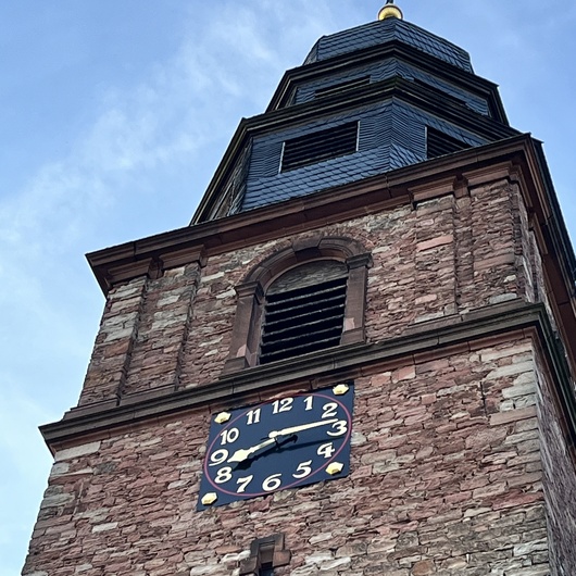 Kirchturm der Pfarrkirche St. Margareta Kahl