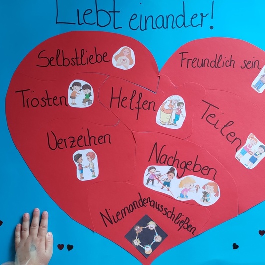Kinderkirche "Liebt einander" Kinderkirche "Liebt einander"