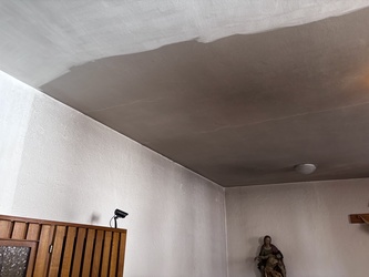 Reinigungsarbeiten in der Marienkapelle der Pfarrkirche St. Margareta Kahl