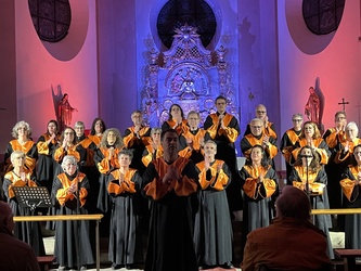 Nacht der Hoffnung mit den Gospel-Chören Praices und Plenty Good Room in der illuminierten Pfarrkirche St. Margareta Kahl Nacht der Hoffnung mit den Gospel-Chören Praices und Plenty Good Room in der illuminierten Pfarrkirche St. Margareta Kahl