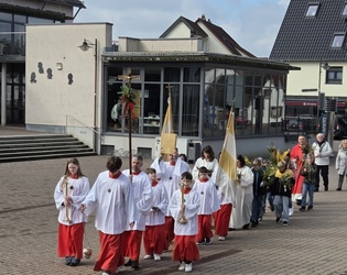 Feierliche Palmprozession in die Pfarrkirche St. Margareta